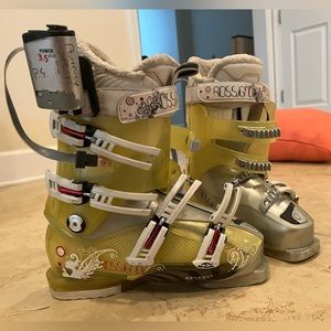 Women’s ROSSIGNOL Electra S3 80 size 8 with sensor 3 thermal technology